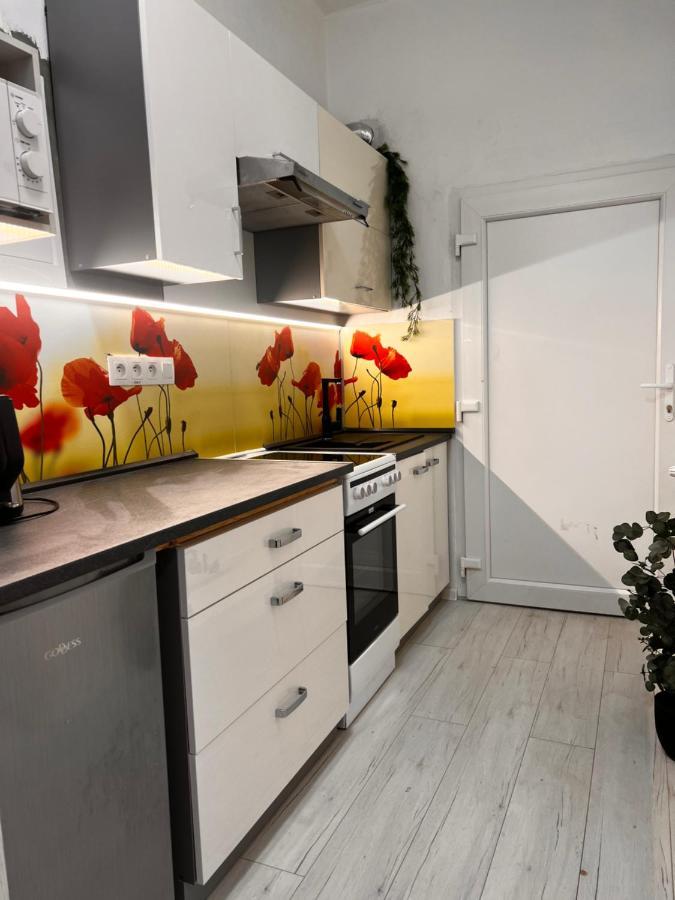 Apartmany V Centre - Vlastna Izba So Spolocnou Kuchynou A Kupelnou Moze Byt Zdielana 2 Inymi Izbami マルティン エクステリア 写真