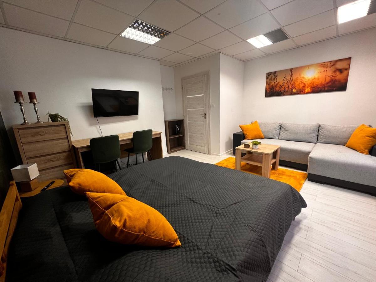 Apartmany V Centre - Vlastna Izba So Spolocnou Kuchynou A Kupelnou Moze Byt Zdielana 2 Inymi Izbami マルティン エクステリア 写真