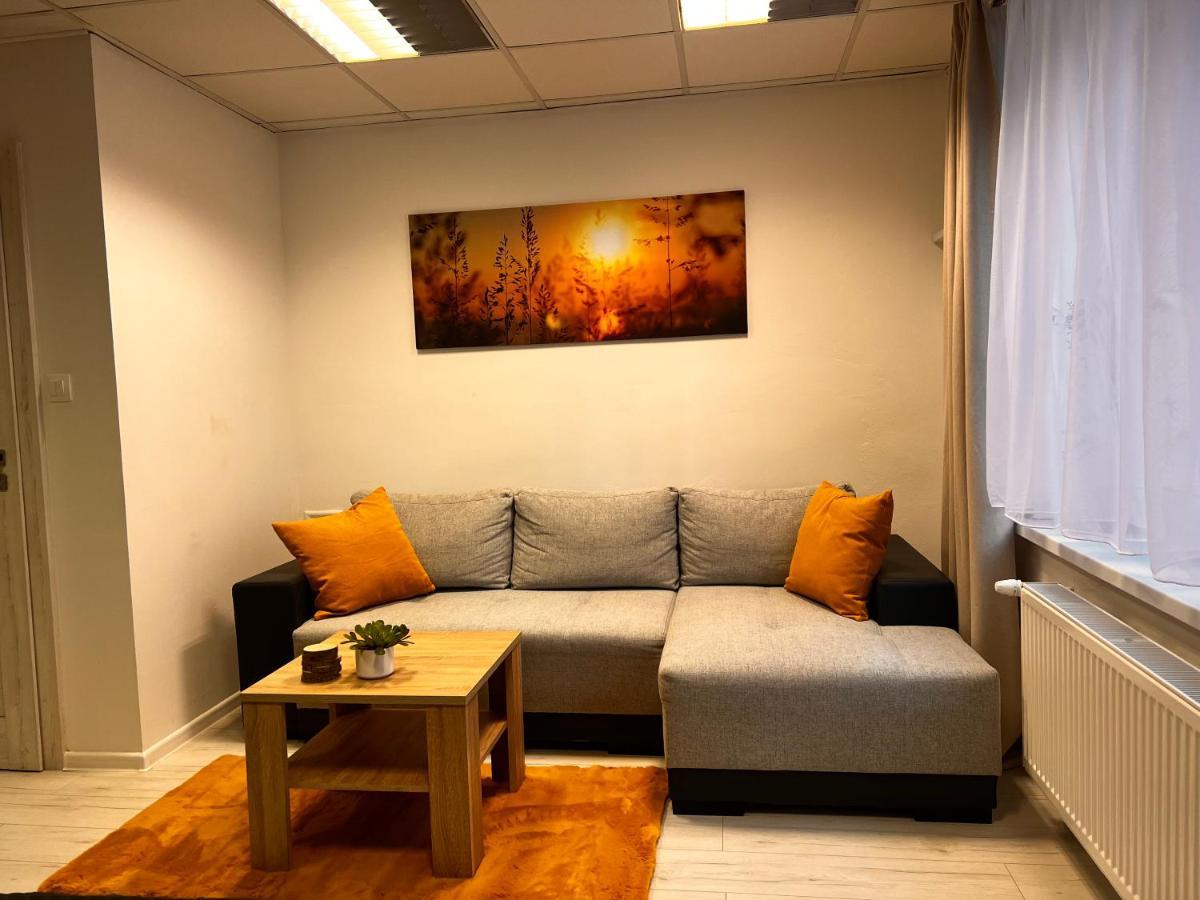 Apartmany V Centre - Vlastna Izba So Spolocnou Kuchynou A Kupelnou Moze Byt Zdielana 2 Inymi Izbami マルティン エクステリア 写真