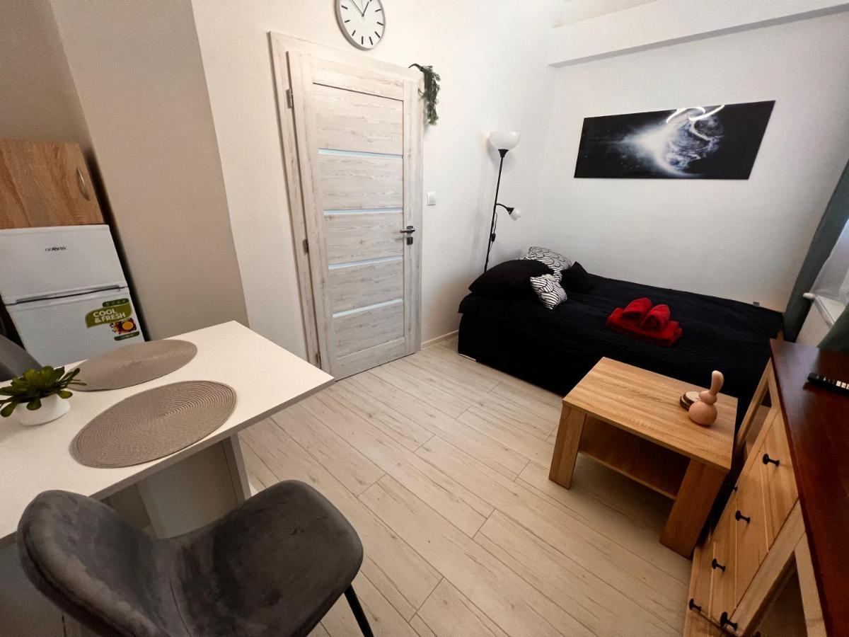 Apartmany V Centre - Vlastna Izba So Spolocnou Kuchynou A Kupelnou Moze Byt Zdielana 2 Inymi Izbami マルティン エクステリア 写真
